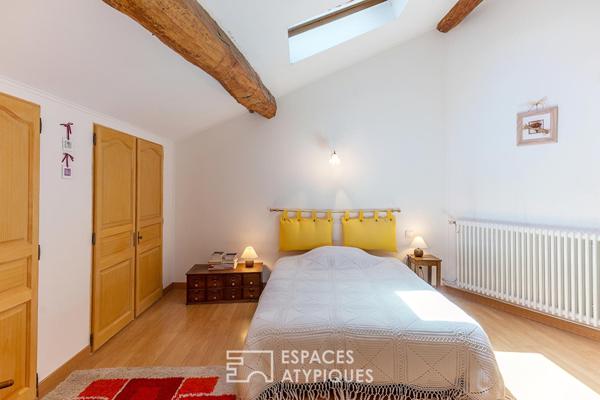 Maison de famille construite autour d’une chapelle désacralisée avec vue d’exception