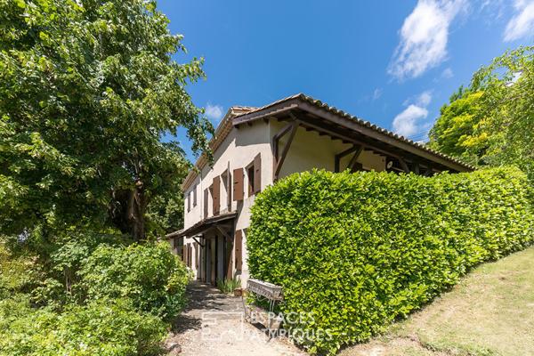Maison de famille construite autour d’une chapelle désacralisée avec vue d’exception