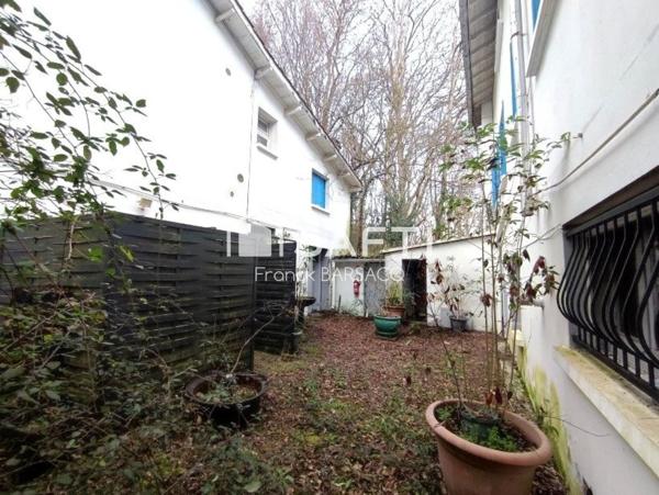 IMMEUBLE DE RAPPORT AVEC ANNEXE ET PATIO