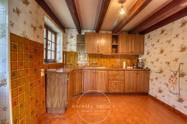 FONTAINE (71) – MAISON DE CAMPAGNE - 137 M2 – 3 CH – GARAGES – ATELIER