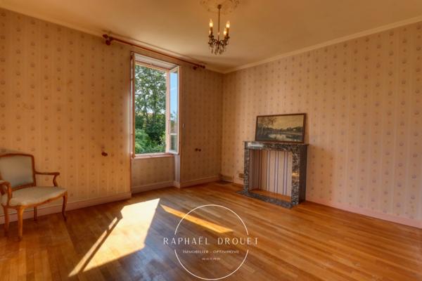 FONTAINE (71) – MAISON DE CAMPAGNE - 137 M2 – 3 CH – GARAGES – ATELIER