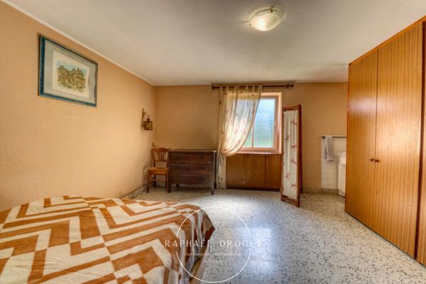 FONTAINE (71) – MAISON DE CAMPAGNE - 137 M2 – 3 CH – GARAGES – ATELIER