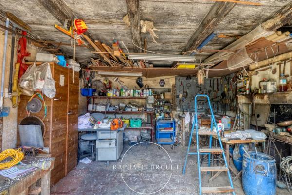 FONTAINE (71) – MAISON DE CAMPAGNE - 137 M2 – 3 CH – GARAGES – ATELIER