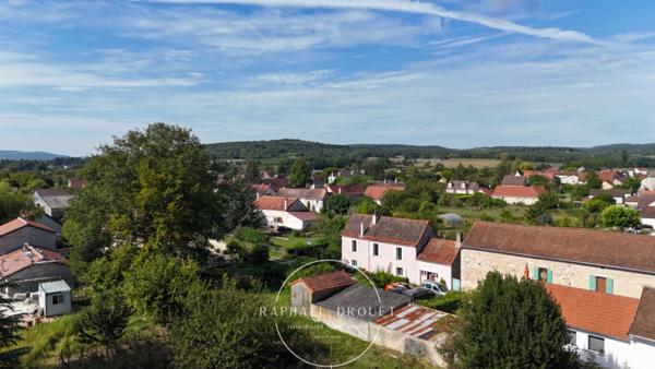 FONTAINE (71) – MAISON DE CAMPAGNE - 137 M2 – 3 CH – GARAGES – ATELIER