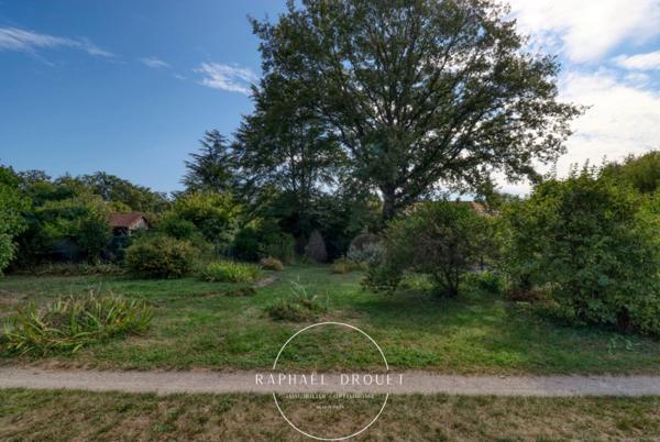 FONTAINE (71) – MAISON DE CAMPAGNE - 137 M2 – 3 CH – GARAGES – ATELIER