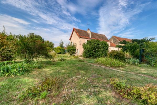 FONTAINE (71) – MAISON DE CAMPAGNE - 137 M2 – 3 CH – GARAGES – ATELIER