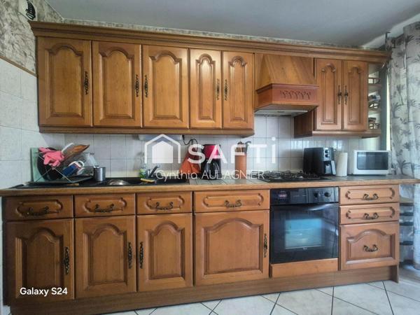 Appartement T3 avec balcons, cave et garage en sus