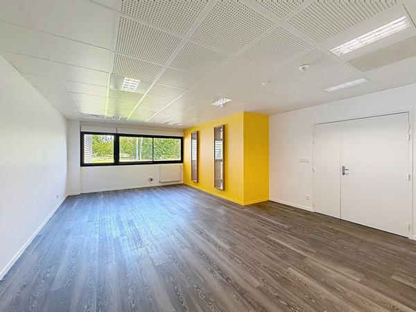 A Vendre Changé Local d'activité de 3600 m2 , Change A Vendre Changé Local d'activité de 3600 m2 , Change