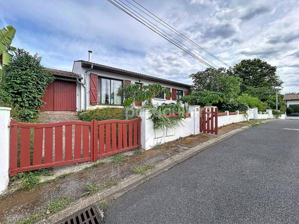 Location
                Maison100 m² - 5 Pièces -
                    BASSUSSARRY (64200)