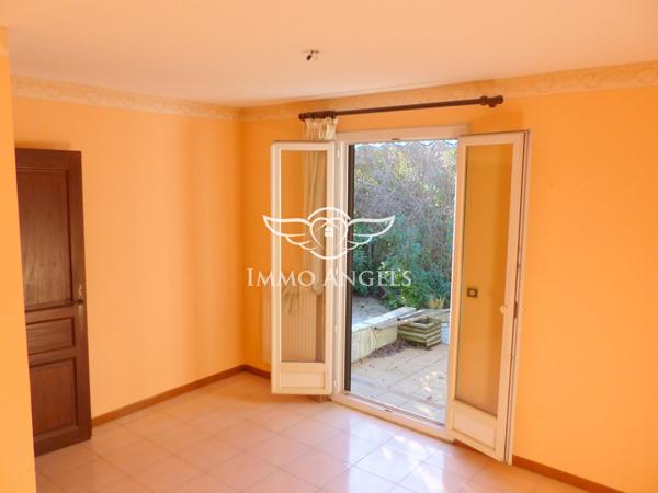 maison T4 de 88m² sur 410m² de terrain.