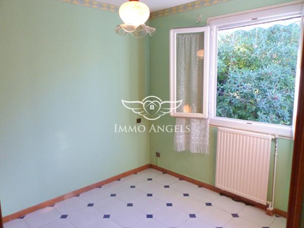 maison T4 de 88m² sur 410m² de terrain.