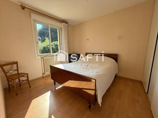 A BAUD, DANS HAMEAU, MAISON A RAFRAICHIR DE 103 M2 SUR TERRAIN DE 1000M2