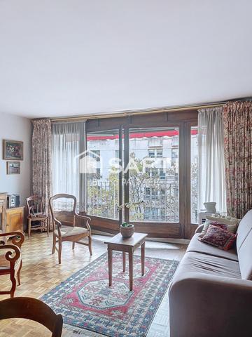 A 100 mètres des Buttes-Chaumont, sur une avenue arborée, 3 pièces 72m2 en étage élevé avec balcon