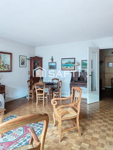 A 100 mètres des Buttes-Chaumont, sur une avenue arborée, 3 pièces 72m2 en étage élevé avec balcon