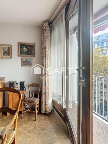 A 100 mètres des Buttes-Chaumont, sur une avenue arborée, 3 pièces 72m2 en étage élevé avec balcon