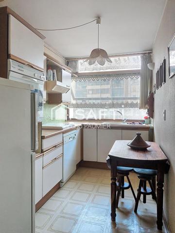 A 100 mètres des Buttes-Chaumont, sur une avenue arborée, 3 pièces 72m2 en étage élevé avec balcon