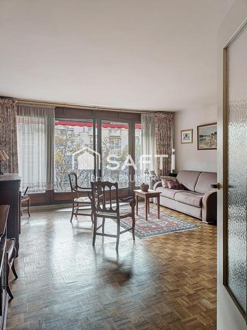 A 100 mètres des Buttes-Chaumont, sur une avenue arborée, 3 pièces 72m2 en étage élevé avec balcon