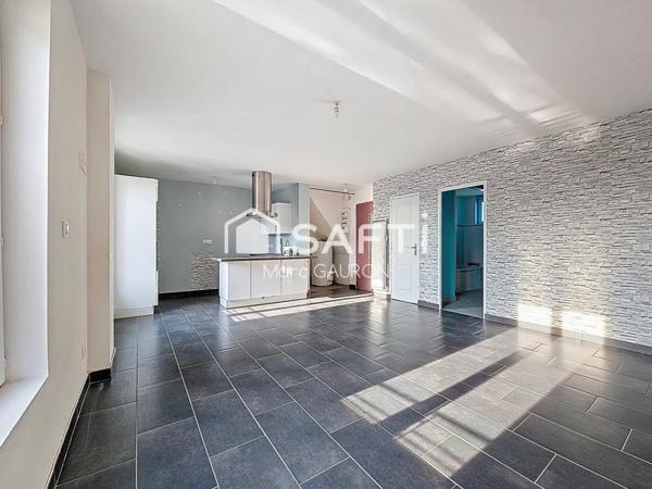 Appartement de 75m² avec parking fermé, combles a aménager et cave.