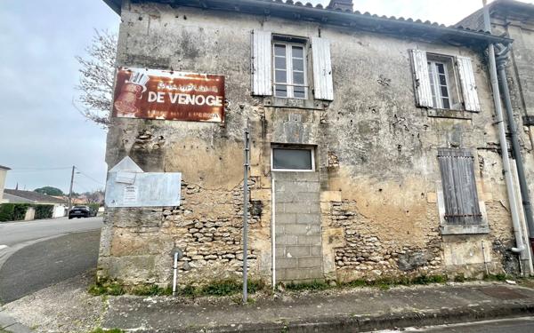 Maison à vendre    4 pièces •  Cognac