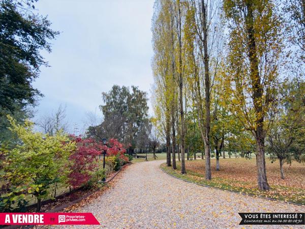 Propriété de 230 m² sur environ 3 hectares avec piscine, prairies et cadre paisible - 589 500