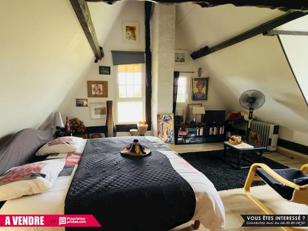 Propriété de 230 m² sur environ 3 hectares avec piscine, prairies et cadre paisible - 589 500