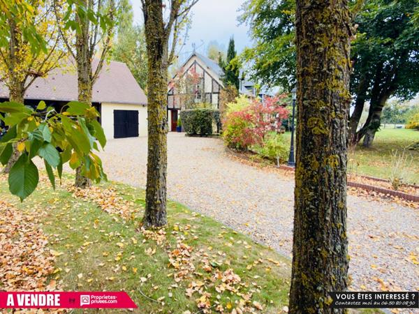 Propriété de 230 m² sur environ 3 hectares avec piscine, prairies et cadre paisible - 589 500