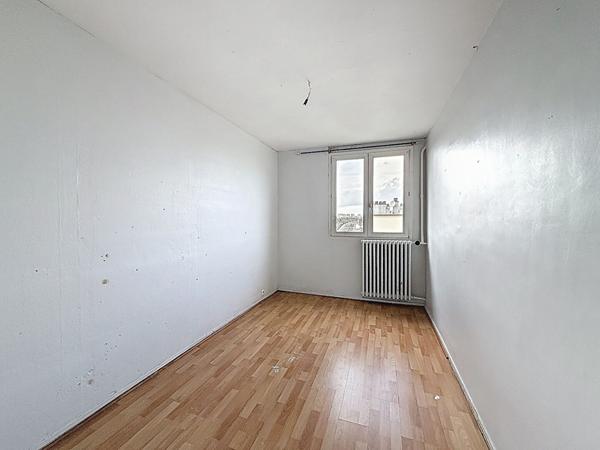MONTREUIL, PROCHE DU QUARTIER COMMERCANT DE PAUL SIGNAC, DERNIER ETAGE AVEC ASCENSEUR, APPARTEMENT 3 PIECES AVEC BALCON ET CAVE