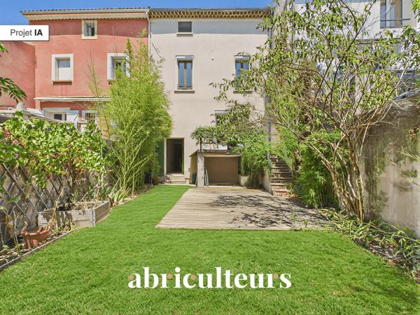 Maison de village avec jardin, garage, cave et grenier aménageable et en vente à Saint-Cannat (13760)