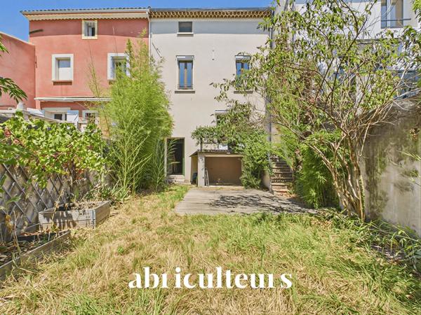 Maison de village avec jardin, garage, cave et grenier aménageable et en vente à Saint-Cannat (13760)