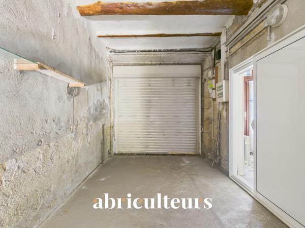 Maison de village avec jardin, garage, cave et grenier aménageable et en vente à Saint-Cannat (13760)