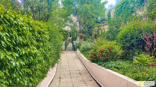 Versailles Montreuil appartement 4 pièces 100 m² carrez situé au 2eme étage avec ascenseur, terrasse plein sud, cave et parkings €840 000 ** - Référence 25629