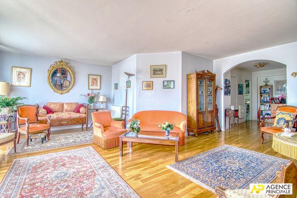 Versailles Montreuil appartement 4 pièces 100 m² carrez situé au 2eme étage avec ascenseur, terrasse plein sud, cave et parkings €840 000 ** - Référence 25629