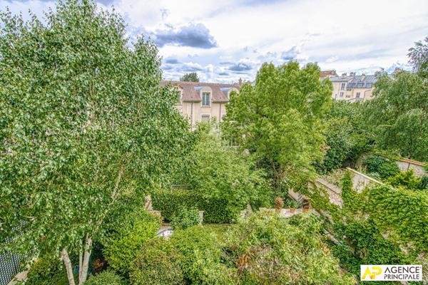 Versailles Montreuil appartement 4 pièces 100 m² carrez situé au 2eme étage avec ascenseur, terrasse plein sud, cave et parkings €840 000 ** - Référence 25629
