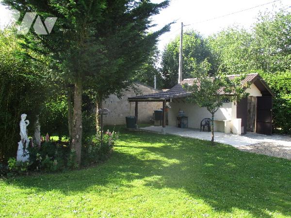 Garage avec terrasse sur terrain de 409m².