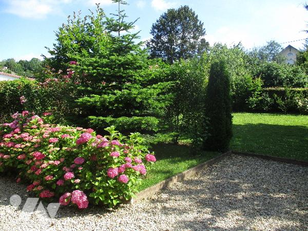 Garage avec terrasse sur terrain de 409m².