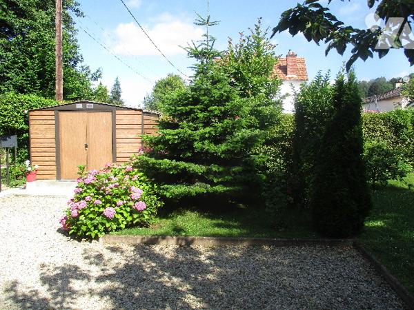 Garage avec terrasse sur terrain de 409m².