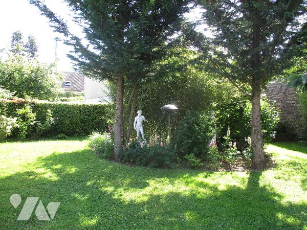 Garage avec terrasse sur terrain de 409m².