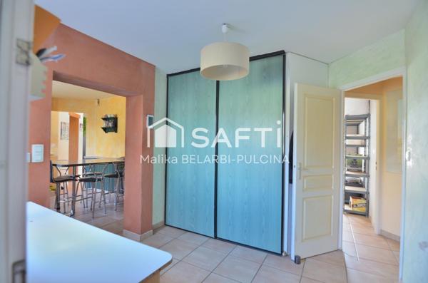 Charme et volumes : maison avec piscine à 2,5 km de la plage