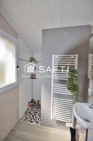 Charme et volumes : maison avec piscine à 2,5 km de la plage