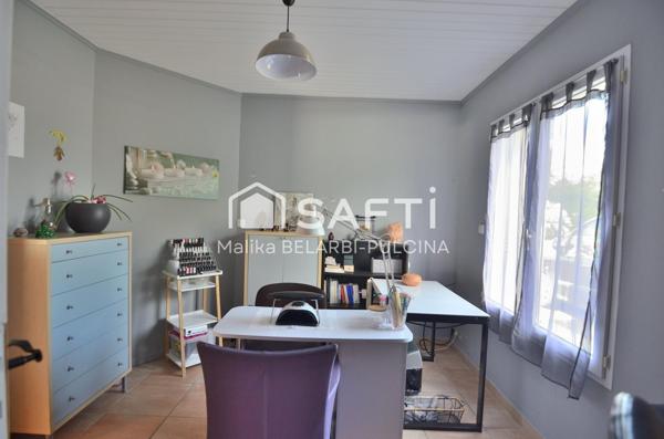 Charme et volumes : maison avec piscine à 2,5 km de la plage