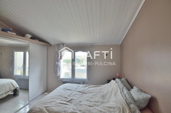 Charme et volumes : maison avec piscine à 2,5 km de la plage