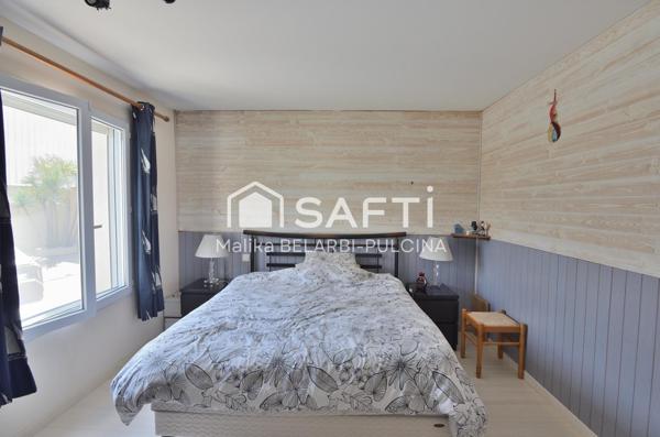 Charme et volumes : maison avec piscine à 2,5 km de la plage