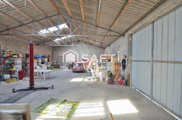 Charme et volumes : maison avec piscine à 2,5 km de la plage