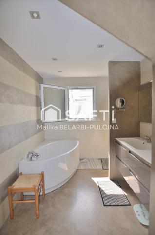 Charme et volumes : maison avec piscine à 2,5 km de la plage