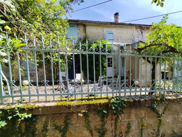 Élégante maison de village de style Belle Époque comprenant 4 chambres, un jardin, des granges et un potentiel exceptionnel