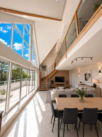 Au sein d'une résidence recherchée, découvrez ce magnifique duplex conçu dès l’origine comme un bien unique et sur mesure, offrant un cadre de vie rare mêlant les volumes d’une maison et les avantages d’un appartement de standing.

Accessible par ascenseur sur deux niveaux, ce bien atypique séduit immédiatement par ses espaces généreux, sa luminosité exceptionnelle et son agencement pensé pour un confort de vie optimal.

Le premier niveau dévoile une vaste pièce de vie avec séjour cathédrale et de grandes baies vitrées, apportant une sensation d’espace remarquable et une lumière naturelle omniprésente. 
Le double séjour s’ouvre sur une superbe terrasse plein ciel de plus de 52 m2 exposée sud-ouest, véritable prolongement de l’espace de vie, idéale pour profiter des beaux jours.

Ce niveau comprend également :

une entrée avec rangements,
une cuisine indépendante entièrement équipée et aménagée, prolongée par une grande arrière-cuisine avec espace buanderie et vaste plan de travail, un véritable atout au quotidien,
une élégante suite parentale avec dressing et salle d'eau avec double vasque, 
des toilettes séparées avec lave-mains,

À l’étage, la superbe mezzanine aux très beaux volumes constitue un véritable espace de vie supplémentaire. Ouverte sur le séjour cathédrale, elle offre une vue plongeante absolument remarquable ainsi qu’une luminosité exceptionnelle grâce aux larges ouvertures et à la hauteur sous plafond. Un lieu rare, chaleureux et inspirant.

L’étage dessert également :

deux chambres lumineuses dont une avec un accès indépendant et avec son dressing, 
une salle de bains,
un grand WC indépendant avec lave-mains,
ainsi que plusieurs espaces complémentaires parfaitement intégrés.

Un escalier en bois vous invite à découvrir les combles aménagés accessibles, véritables espaces de vie additionnels particulièrement appréciables. Ceux-ci accueillent aujourd’hui :

un espace home cinéma,
un coin jeux,
un espace détente,
offrant une atmosphère cosy et conviviale.

Les atouts de ce bien :

Concept “maison-appartement” rare sur le secteur
Duplex avec double accès par ascenseur
Volume : 240 m2 de surface utile / 165 m2 de surface loi carrez
Terrasse plein ciel exposée sud-ouest
Séjour cathédrale et volumes exceptionnels
Magnifique mezzanine baignée de lumière
Atmosphère unique
Cuisine indépendante équipée et aménagée
Grande arrière-cuisine / buanderie très fonctionnelle
Suite parentale au premier niveau
Toilettes indépendantes avec lave-mains à chaque niveau
Combles aménagés avec home cinéma, espace jeux et détente
Résidence de standing calme et recherchée
Proximité du centre-ville, des commerces, des écoles et des transports
Accès rapide au RER E permettant de rejoindre Paris facilement
Un box en sous-sol et une place de parking sont inclus dans le prix.

Un bien rare et élégant, idéal pour les acquéreurs recherchant un lieu de vie spacieux, lumineux et atypique, dans un environnement privilégié.