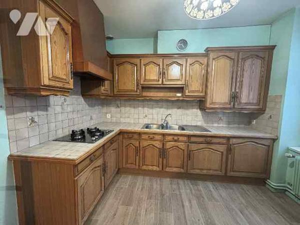 A Saint-Etienne, rue Louis Soulier, appartement de Type 6 d'environ 118 m2 avec garage