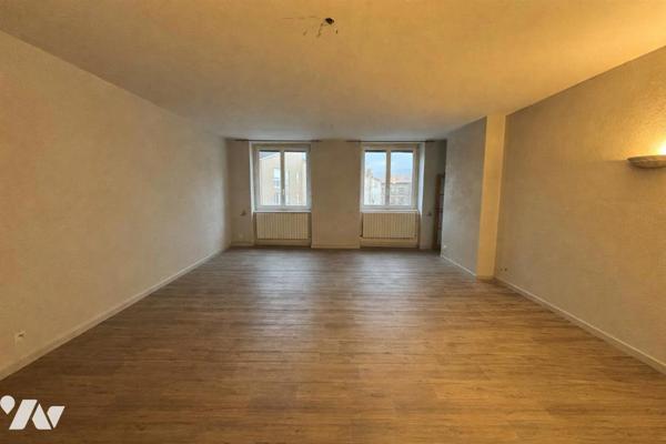 A Saint-Etienne, rue Louis Soulier, appartement de Type 6 d'environ 118 m2 avec garage