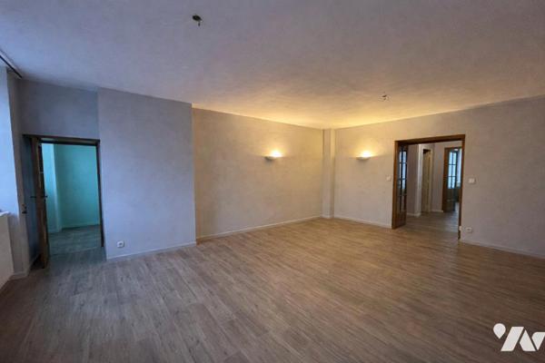 A Saint-Etienne, rue Louis Soulier, appartement de Type 6 d'environ 118 m2 avec garage