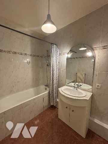 A Saint-Etienne, rue Louis Soulier, appartement de Type 6 d'environ 118 m2 avec garage